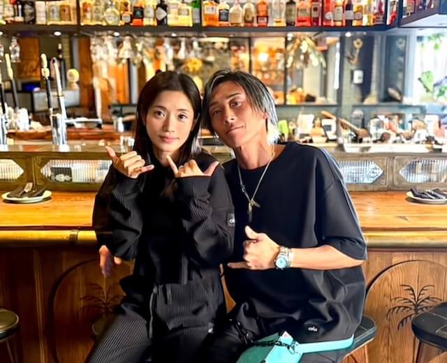 峰竜太選手と奥さんのあかねさんの写真